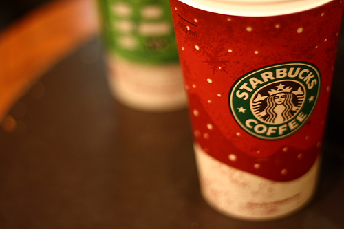 スターバックスコーヒーのクリスマスデザインカップ