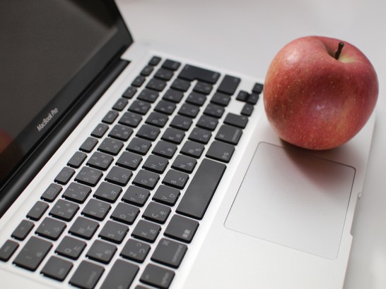 MacBookとりんご